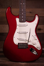Squier Classic Vibe &#39;60s Stratocaster, Laurel FB, Candy Apple Red - £343.65 GBP