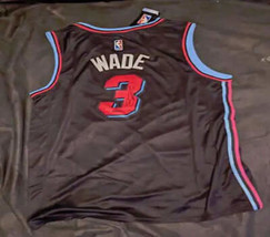 Dwayne Wade autogrpahed jersey with coa - $475.20