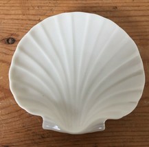 Vtg Lenox Cream Porcelain Clam Scallop Shell Small Jewelry Trinket Dish USA 4&quot; - £31.38 GBP