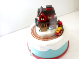 RARE 1987 Enesco Small World of Music &quot;THE CHRISTMAS HOUSE&quot; plays music ... - £32.04 GBP