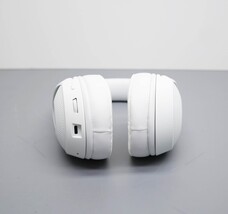 Razer Kraken Kitty V2 BT Wireless RGB Headset w/ Chroma Ears - White image 8