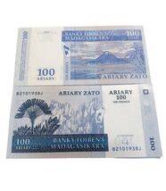 2016  Madagascar 100 Ariary Banknote  UNC - $2.16