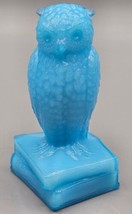 VINTAGE Degenhart Glass Milk Blue Wise Owl On Books Figurine Paperweight - £22.04 GBP