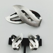 Sarah Coventry Silvertone Vintage Costume Brooch &amp; Clip On  Earrings Satin Flame - £14.70 GBP