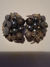 Vintage Earrings Gray Pearl Cluster Gold Tone Flowers Clip Ons  - $19.59