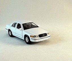 Ford Crown Victoria 1999 White Welly 1/38 Diecast Auto Modello Da... - £29.98 GBP