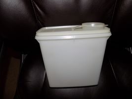 Vintage Tupperware Cereal &amp; Dry Food Keeper #469-7, #470-8 Sheer EUC - $26.10