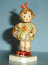 Goebel Hummel I Brought You A Gift #479 TMK7 4&quot;H Club Figurine - £19.39 GBP