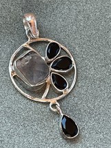 Rough Cut Gray Stone &amp; Teardrop Black Stones in 925 Silver Open Circle Pendant – - £18.98 GBP