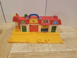 Vintage Fisher Price Little People Main Street, Fire House, Market, Post... - $476.29 MXN