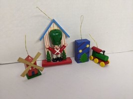 Lot Of (4) Vintage Christmas Wooden Toy Hanging Ornaments 2-4&quot; - £38.98 GBP