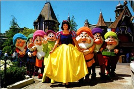 Vtg Postcard Snow White and the Seven Dwarfs, FantasyLand, Disneyland - £6.85 GBP