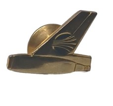 Continental Airlines Tail Fin Logo Lapel Pin Gold Tone vintage HTF Plane - £16.98 GBP