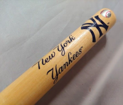 New York Yankees Mini Miniature Baseball Bat Coopersburg - £12.34 GBP