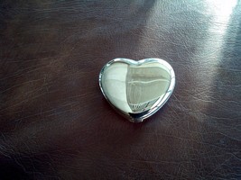 PERSONALIZED HEART COMPACT MIRROR  ( THE LETTER ( A ) IS ENGRAVE ON TOP ... - $12.82