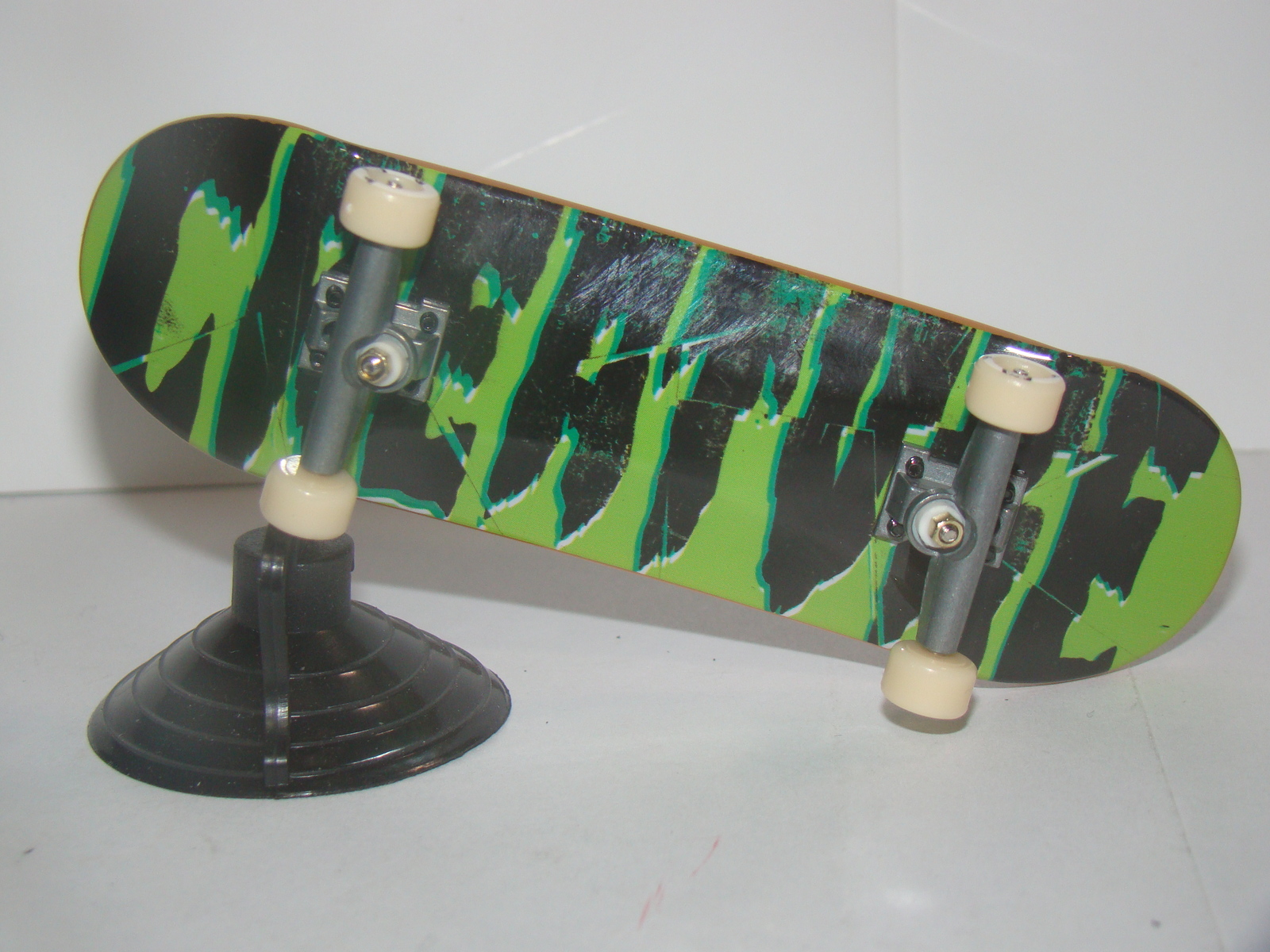 TECH DECK - CREATURE - 96mm Fingerboard  - $15.00