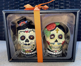 Blue Sky Clayworks Dia de los Muertos Salt &amp; Pepper Shaker Sugar Skull Halloween - £21.57 GBP