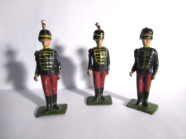 Vtg Britains Ltd Proprietors 3 Lead Figures Blue Red guards England   2.5&quot;  H7 - £13.77 GBP