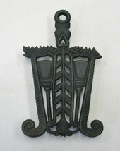 Wilton Trivet Vintage Cast Iron Brooms Grain Tassel Farmhouse Hot Plate - £6.01 GBP