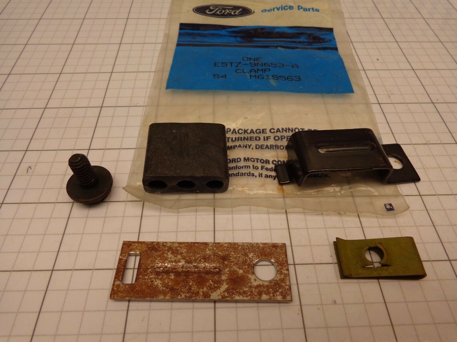 FORD OEM NOS E5TZ-9N653-A Injector Pump Fuel Line Tube Clamp Many 6.9 Di... - $18.36