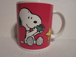 Vintage Peanuts SNOOPY WITH GIFT &amp; WOODSTOCK Ceramic Coffee Mug - £11.95 GBP