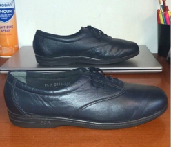 SAS Women&#39;s size 9.5 M shoes Black or Dark Blue Shoes Tripad Comfort - £29.60 GBP