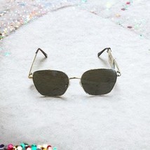 AIRE Women&#39;s Spiral Sunglasses in Gold Brand New With Tags - €42,05 EUR