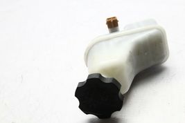 2011-2013 KIA SORENTO 2.4L BRAKE MASTER CYLINDER RESERVOIR BOTTLE TANK P8676 image 5