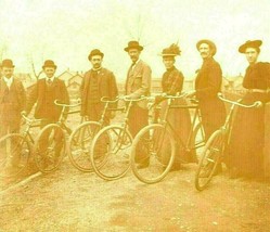 Antico Cabinet Scheda Foto Di Gruppo 7 People Con Biciclette - £35.92 GBP