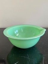 Vintage Glow McKee Jadeite Glass 7 3/8&quot; Mixing Bowl with Poring Spout - $177.21