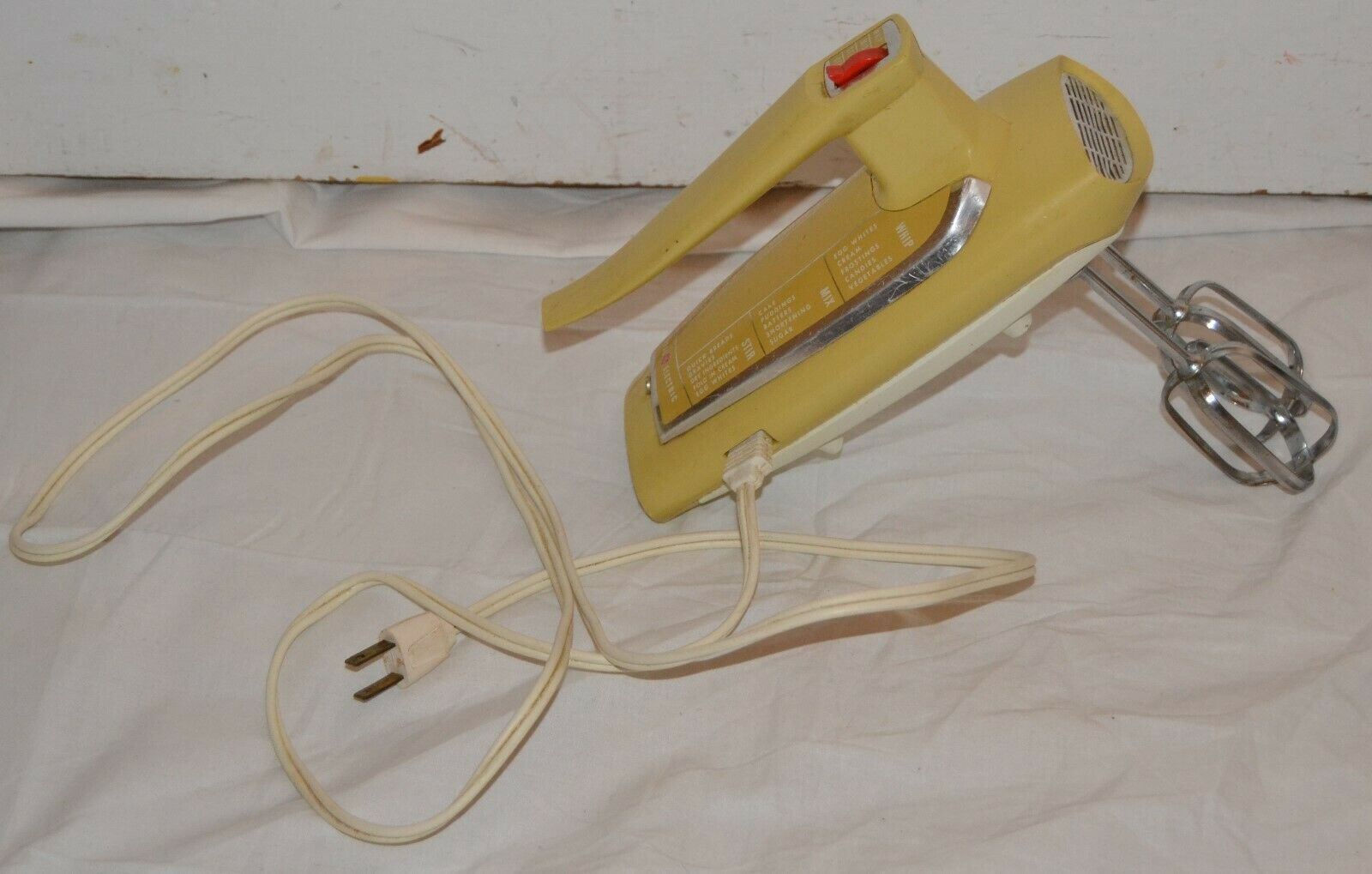 Vintage General Electric Hand Mixer 3 Speed Cat No D3M47 Made USA - $37.39