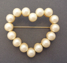 Vintage Crown Trifari Brooch Pin Open Heart Faux Pearl - £23.59 GBP