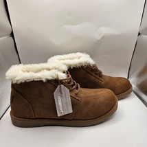 Makalu Kora Faux Suede Faux Fur-Lined Women&#39;s Chukka Boot Size 8.5M NWT - $18.69