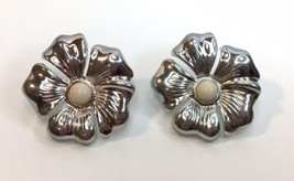 Silver Tone &amp; Off White Large Flower Clip On Earrings Statement 1.25&quot; - £10.42 GBP