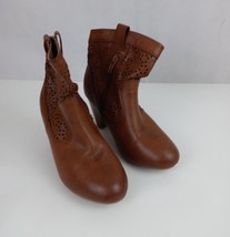 Charming Charlie Brown Leather Floral Etched Ankle Boots Botties Size 6M - £15.25 GBP