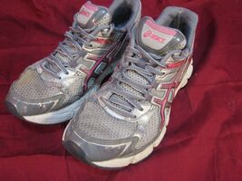 GRAY/PINK ASICS T1F6N RUNNING SHOES WOMEN'S SZ9 wc12378 - $15.20