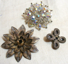 Vintage Lot of 3 Silver Toned Filigree Pendant Brooches &amp; Pins 15-u - $460.95 MXN