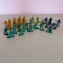 Vintage Blue Tan Green Plastic Army Men Soldiers Various Colors Ranks VTG LOT - £19.49 GBP