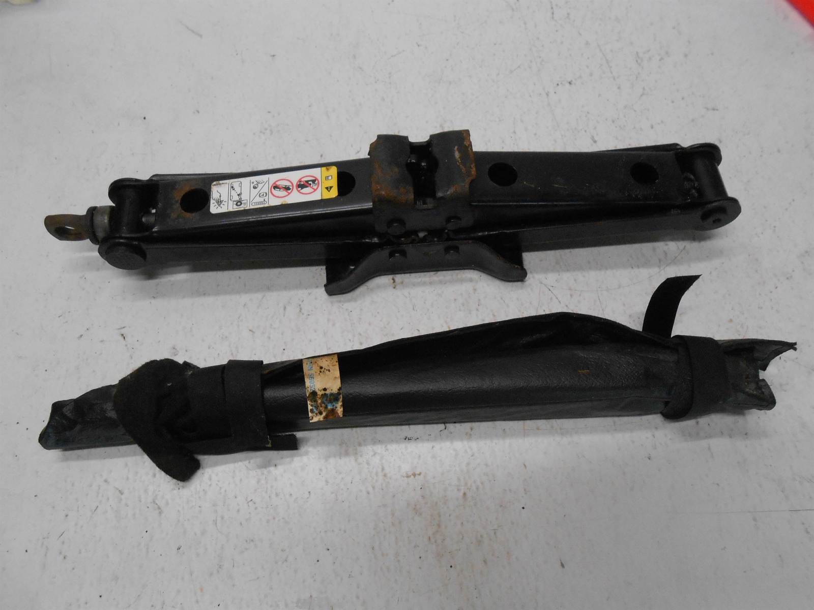 2006-2010 Jeep Commander Jack And Tool Kit Assembly - $109.99