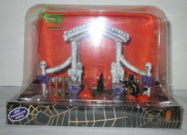 Lemax Spooky Town Collection Item# 325867 2014 BONE ARBOR Skull Table Accent - $39.23