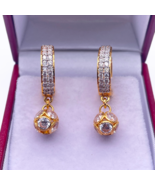 22ct Yellow Gold Two Tone Glitter Ball Huggies Hoop Earrings, 5.2gm - €688,08 EUR