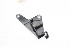 01-07.5 CHEVROLET SILVERADO 2500HD 6.6L BATTERY CABLE BRACKET E0390 image 3