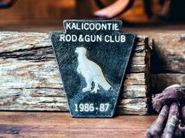 KALICOONTIE Rod &amp; Gun Club Plastic Pheasant  Pin Button Columbia County ... - $9.87