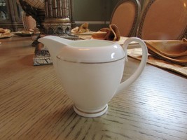 VILLEROY &amp; BOCH LA ROTONDA BONE CHINA CREAMER PALOMA PICASSO GERMANY  - $349.67 MXN