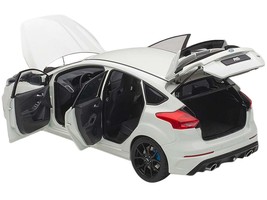 2016 Ford Focus RS Frozen White 1/18 Model Car by Autoart - $5,970.73 MXN