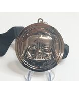 Funko Star Wars Smuggler&#39;s Bounty Subscriber Medal (Darth Vader, 2015) - $409.44 MXN