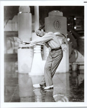 Fred Astaire full length pose in dance number 1980&#39;s 8x10 photo on fiber paper - £15.92 GBP