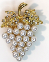 Vintage Faux Pearl &amp; Rhinestone Cluster of Grapes Brooch Pin Gold Tone - £11.92 GBP