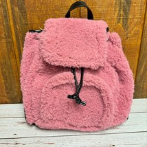 SKINNYDIP LONDON Scarlett Small Pink Borg Backpack - $652.39 MXN
