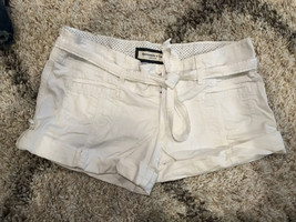 Abercrombie and Fitch New York women’s white shorts with a belt Stretch Size 2 - £7.46 GBP